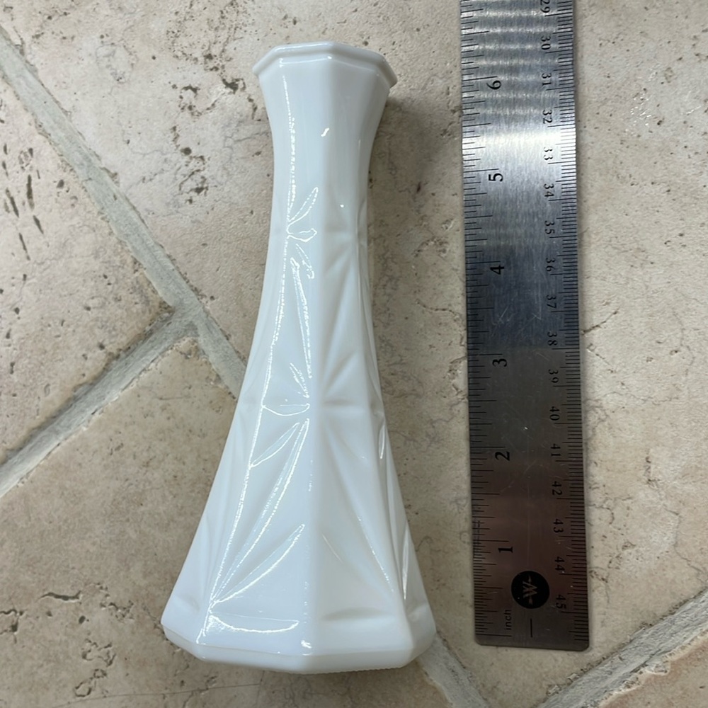 HOOSIER Vintage Glass White Milk Glass Bud Vase 4063-B Star Burst 6" Opaque - Picture 4 of 4